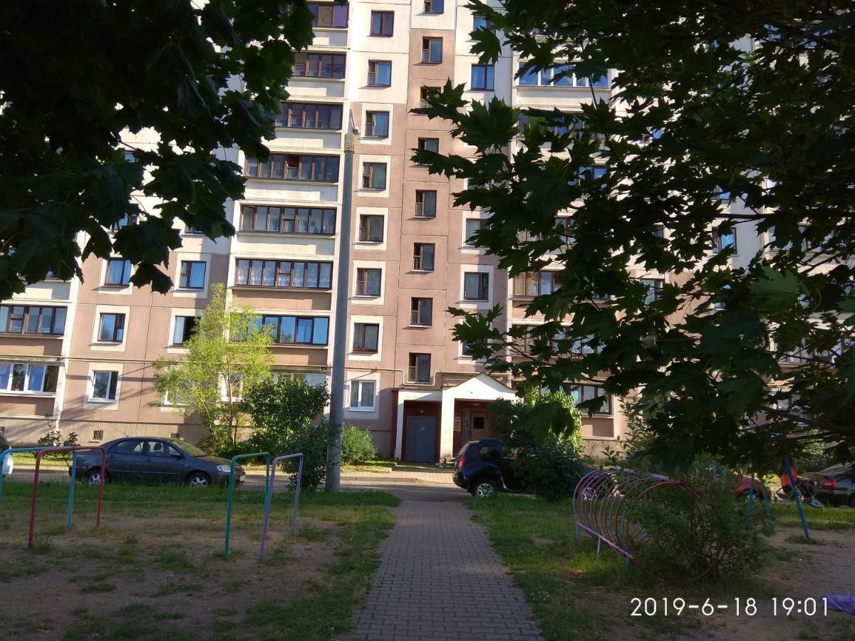 Apartamenty V Minske S Dwumä Spalnyami المظهر الخارجي الصورة